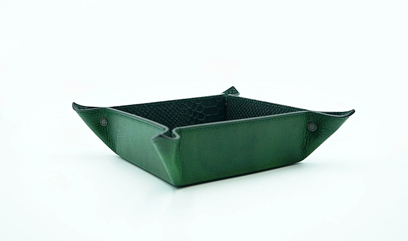 Valet tray in Tuscan leather with corner press studs and a raw-cut suede interior
